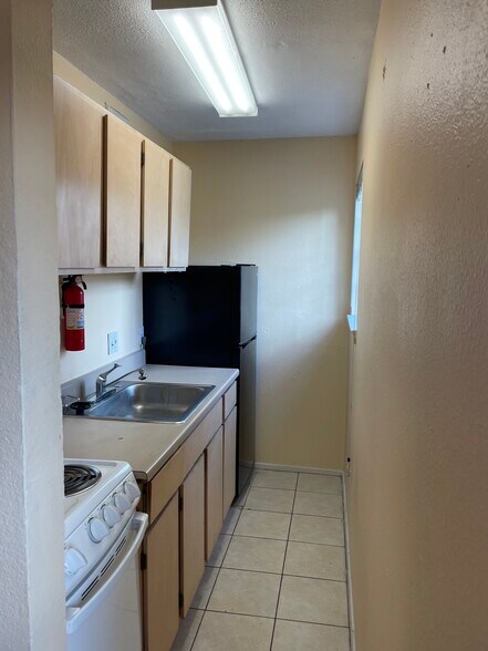 Kitchen - 3118 San Jacinto St