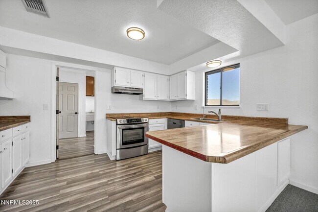 Building Photo - 430 Calle De La Plata