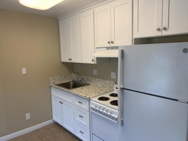 Building Photo - 7043 Pickering Ave
