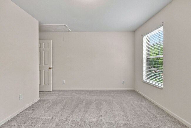Building Photo - 605 Brelan Ct