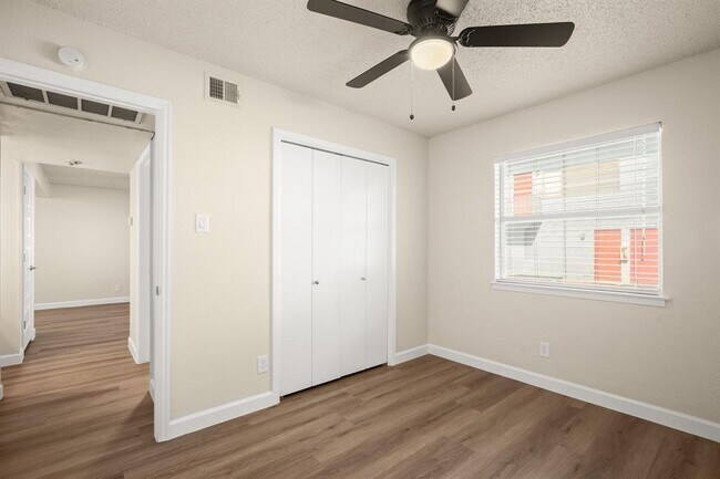 Building Photo - 2408 Longview St