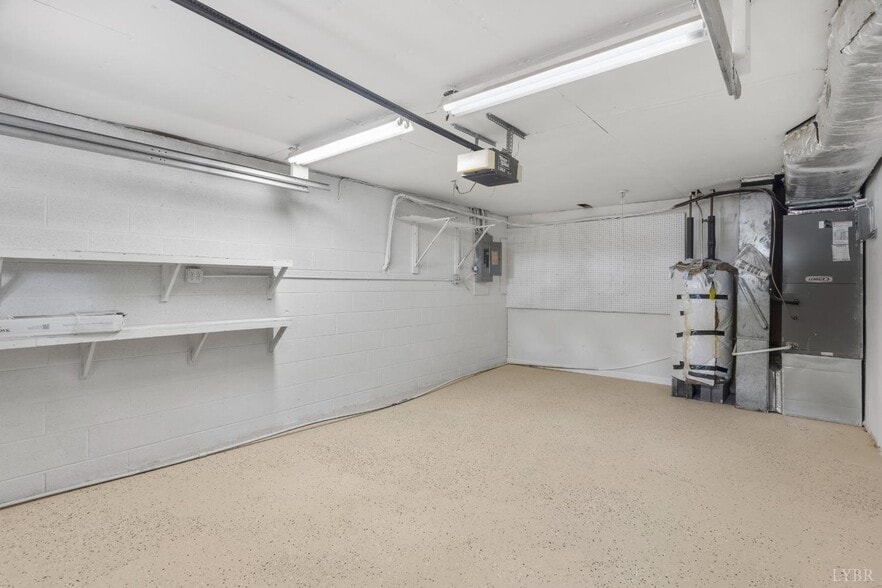 Garage - 1704 Danbury Dr