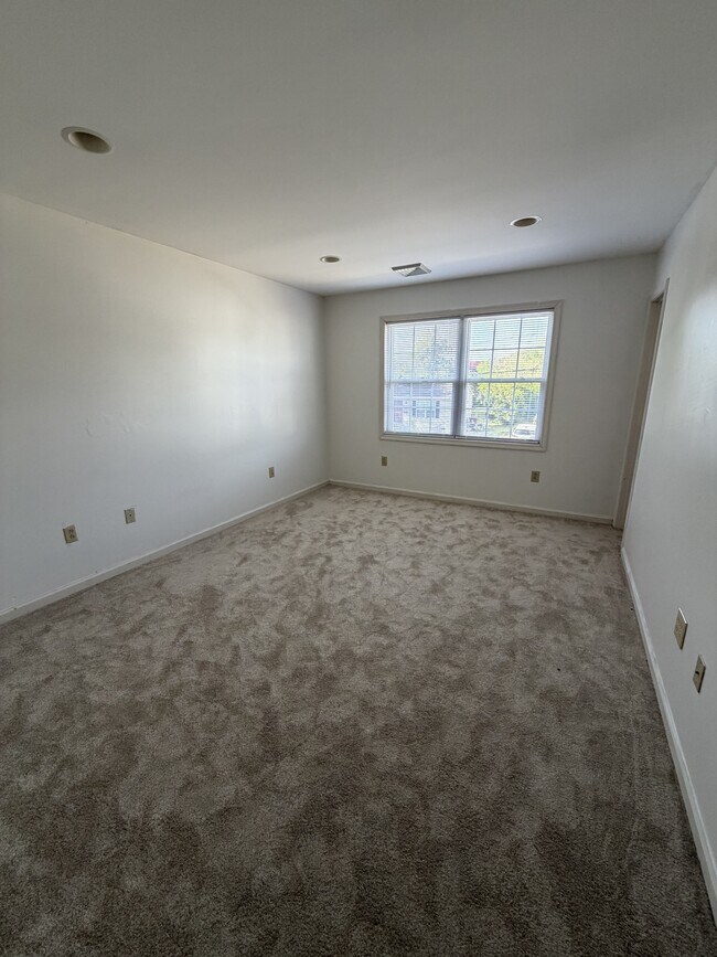 Building Photo - 1513 Princess Anne Ln