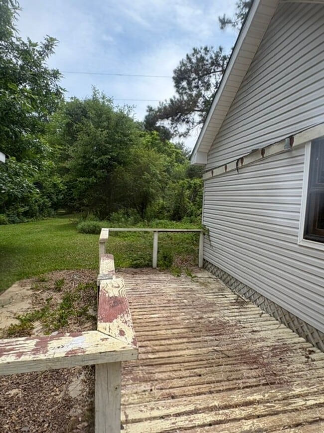 Building Photo - Renovated 3 Bedroom 1.5 Bath Home for Rent!