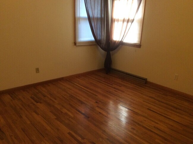 Building Photo - Single family House for Rent