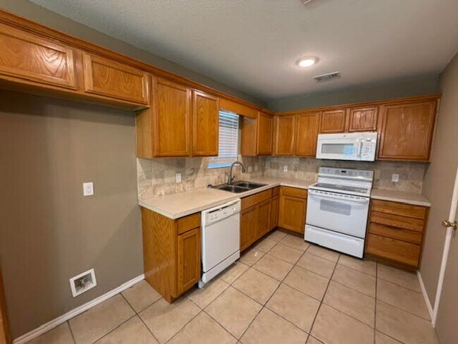Building Photo - 10209 Lilac Ln