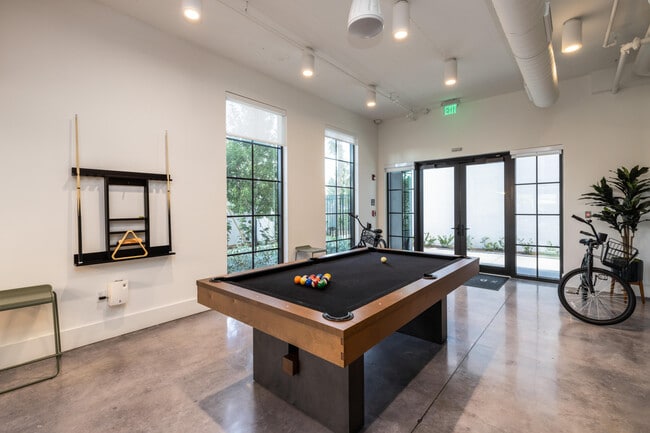 Building Photo - 101 S E St