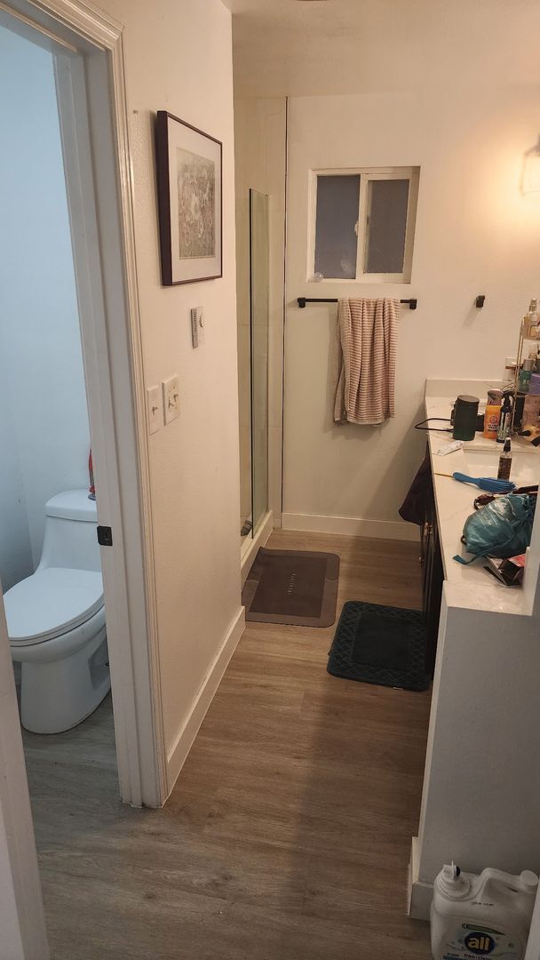 Building Photo - Renovated 4-Bedroom Single-Level Home in Quiet Kent Central Location