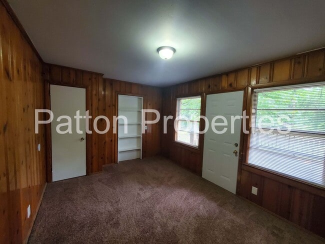 Building Photo - Forest Acres Home