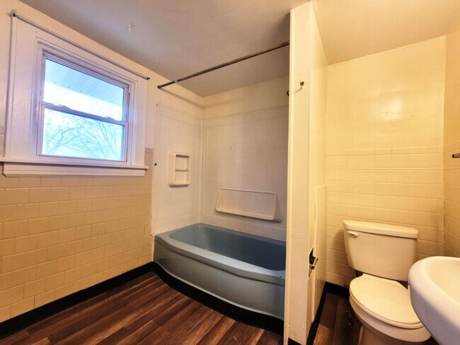 Building Photo - 588 Sanford Ave