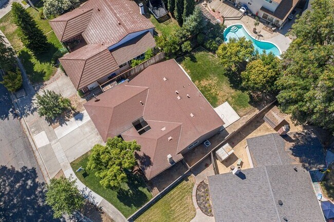 Building Photo - AVAILABLE NOW - 3Bed/2Bath Home for rent i...
