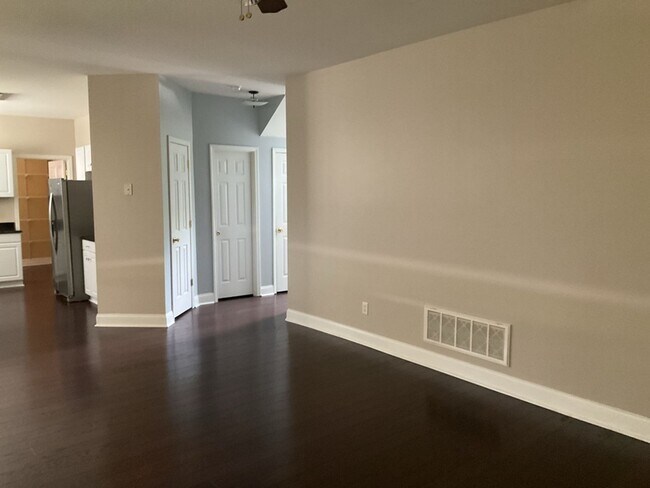 Building Photo - 22 N Sweetbriar Ln