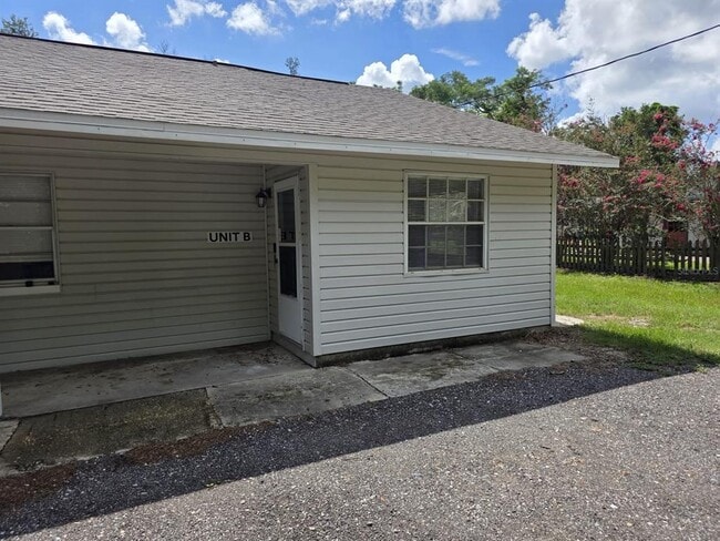 Building Photo - 619 Knowles Rd