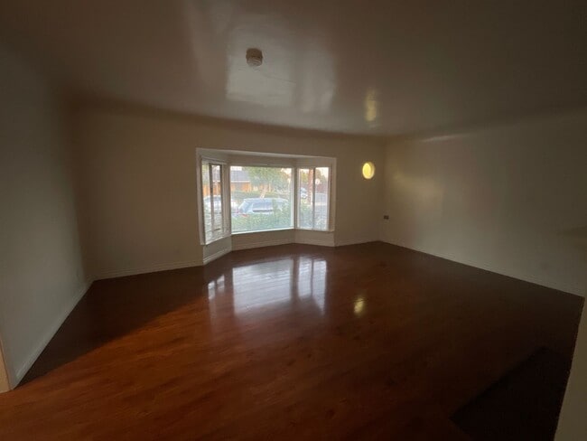 Building Photo - 515-521 S Tamarind Ave