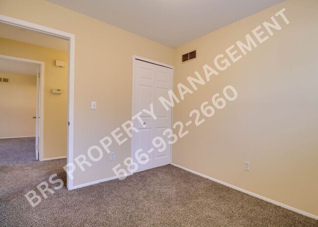 Building Photo - Sterling Heights brick ranch with 3 bedrooms and 1.5 bath for rent.