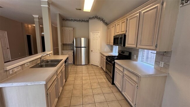 Building Photo - 3727 Parkshire Dr
