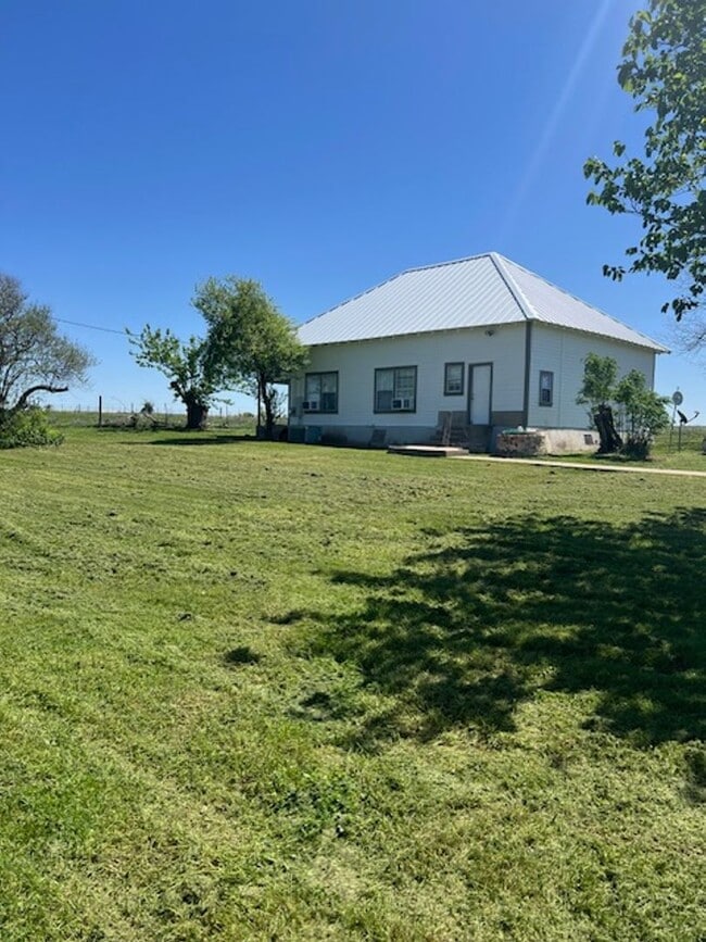 Building Photo - 755 CR 149