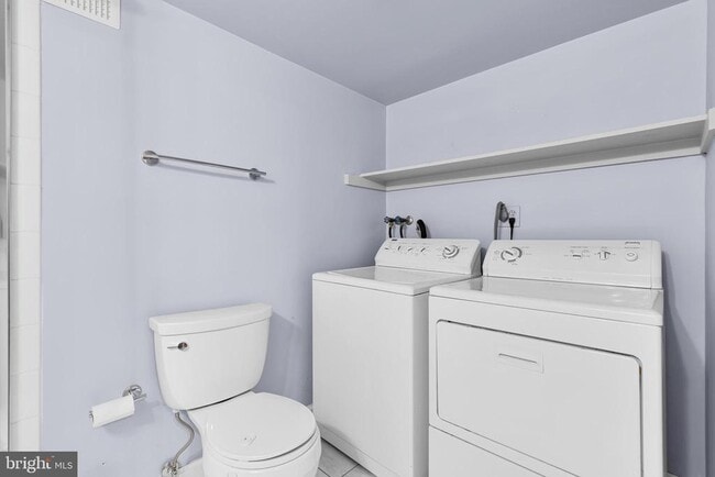 Building Photo - 3011 S Buchanan St