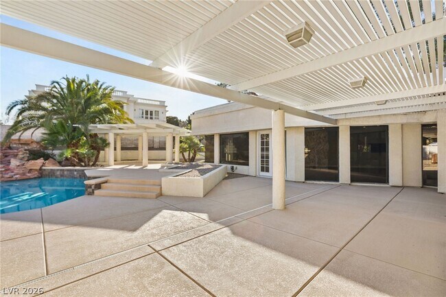 Building Photo - 13 Dovetail Cir