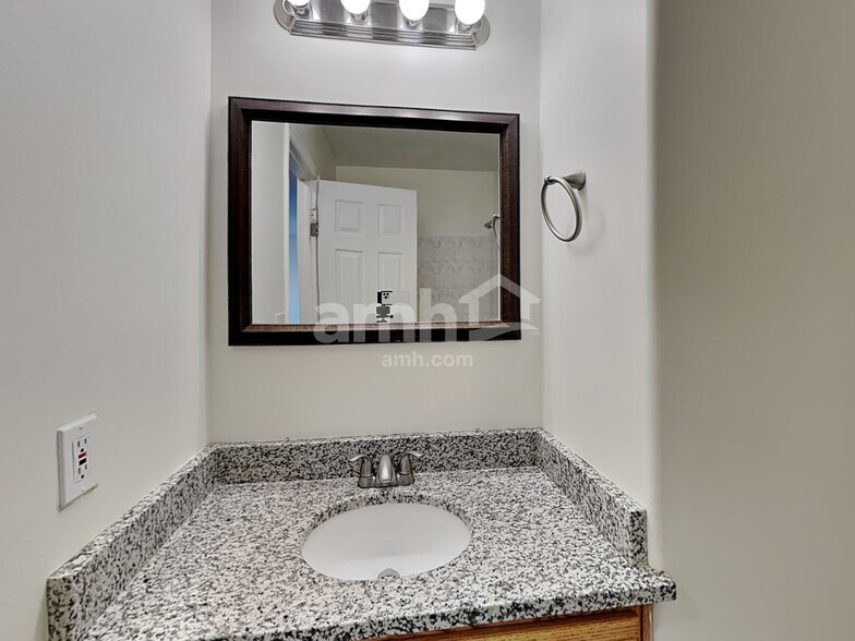 Building Photo - 2552 W 1500 N