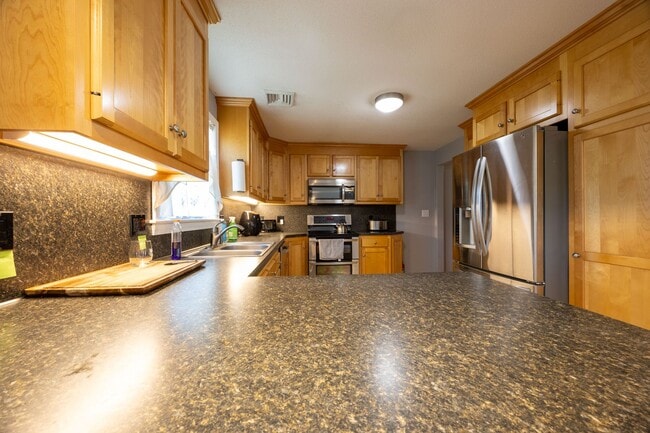Building Photo - Charming 3-Bedroom Home in a Peaceful Neig...
