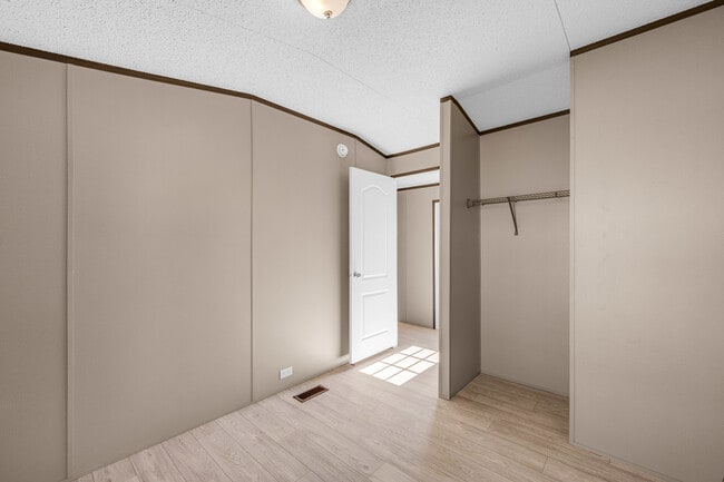 Building Photo - 2301 NW Sheridan Rd