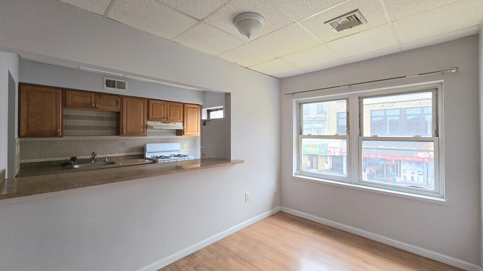 Dining Room - 61 Broadway