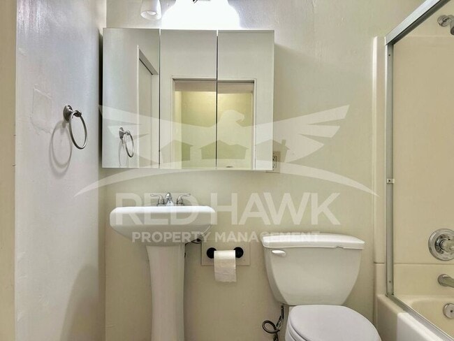 Building Photo - 820 W University Dr