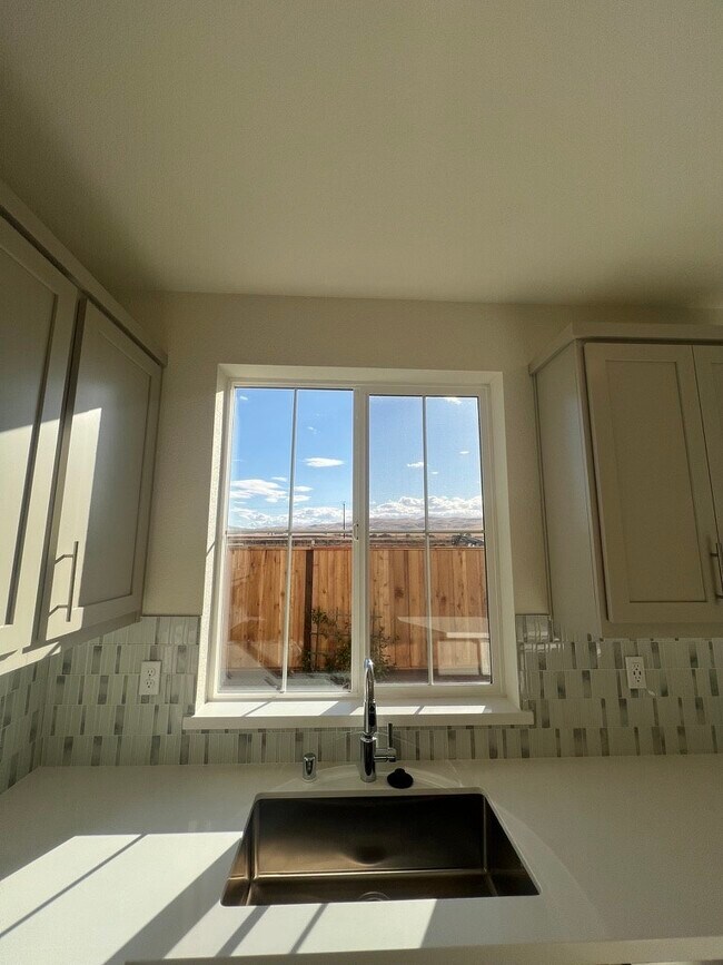 Building Photo - 1748 Jade Pl