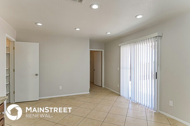 Building Photo - 5632 S Vine Ave