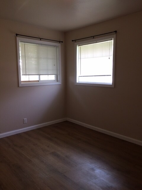 Building Photo - 2 Bed/1 Bath Ephrata Duplex