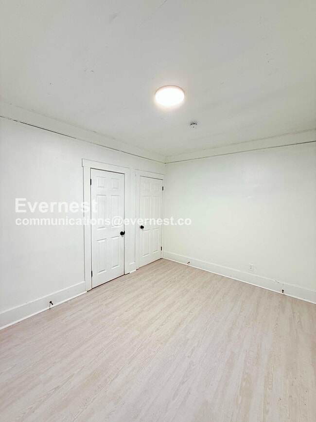 Building Photo - 8939 Dexter Ave