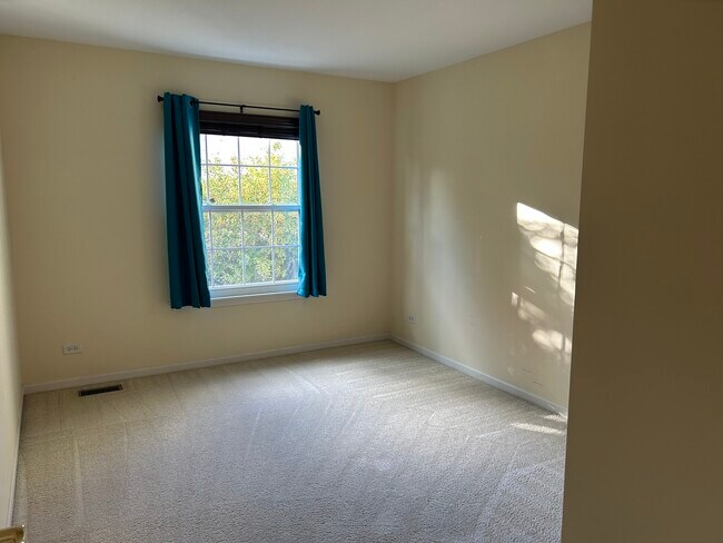 Building Photo - 394 Bay Dr