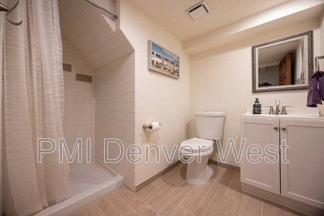 Building Photo - 16821 E Hialeah Ave