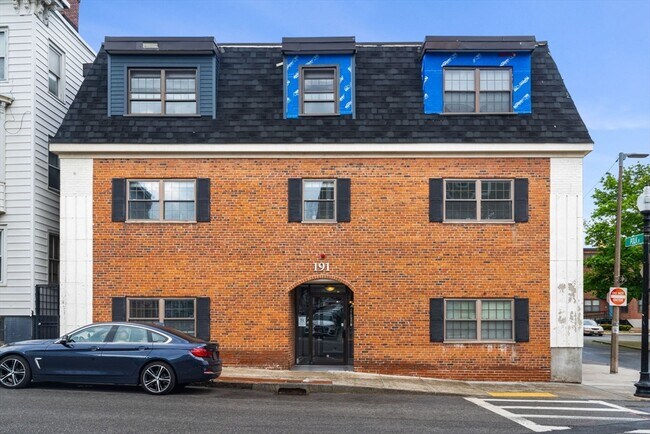 Building Photo - 191 Bunker Hill St