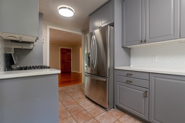 Building Photo - 2227 Libbey Dr