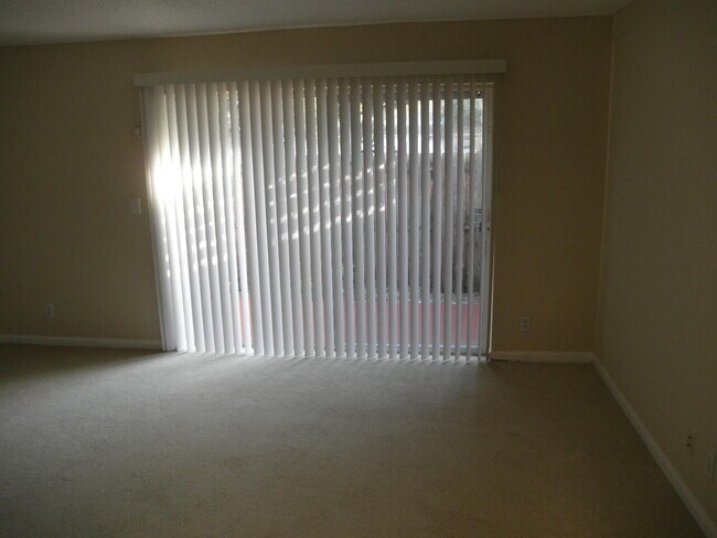 Building Photo - 721 Cypress Way E