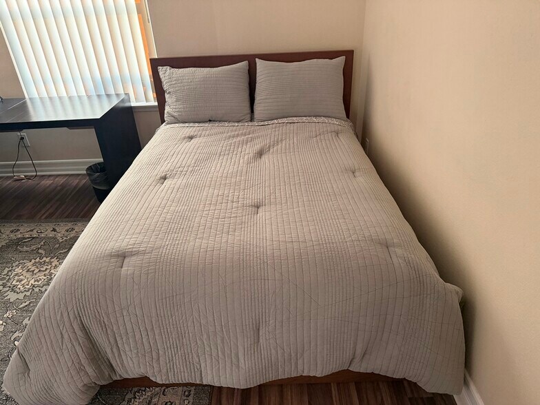 Building Photo - 8889 Caminito Plaza Centro