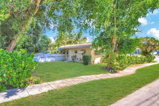 Building Photo - 14600 NE 14th Ave