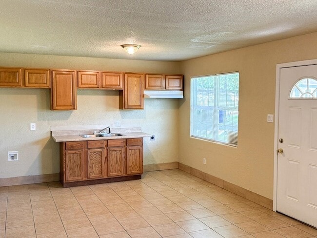 Building Photo - 3545 Nightingale St