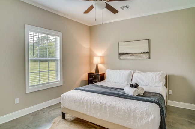 Building Photo - FOR RENT in Crowley!