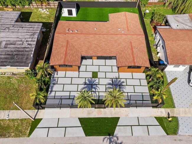 Building Photo - 19511 NE 18th Pl