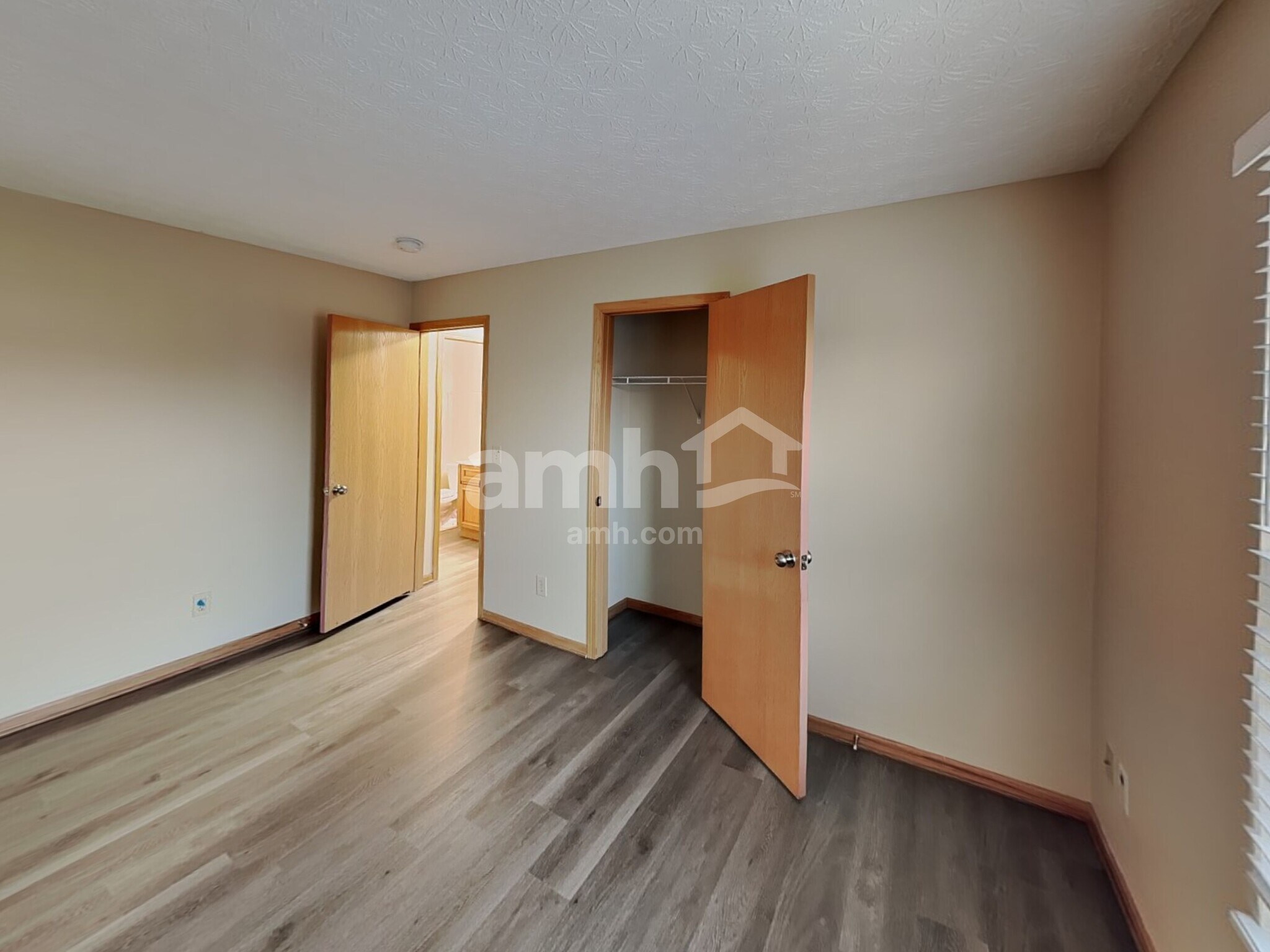 Building Photo - 35 Wrens Nest Ct