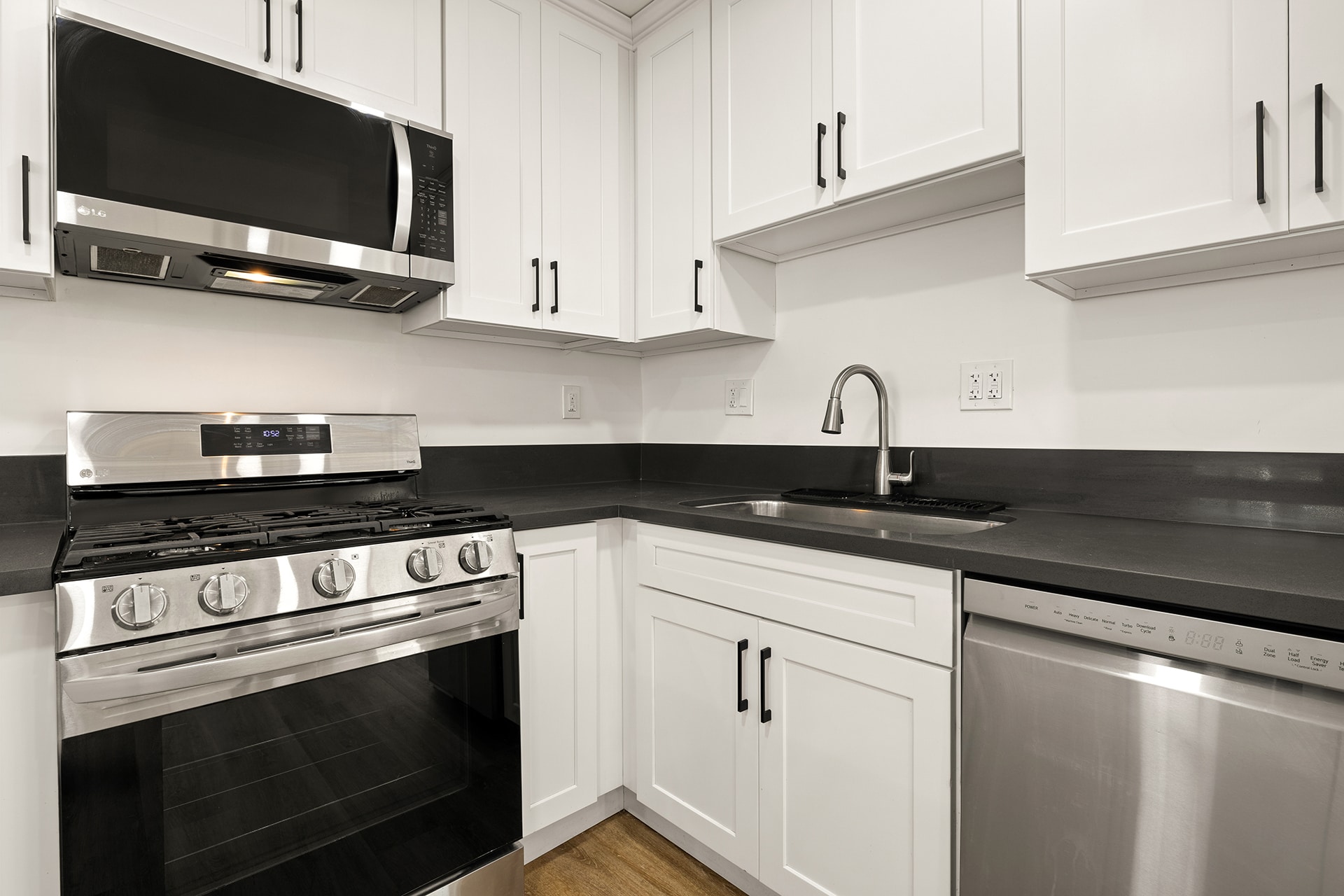 Building Photo - 715 Sunset Ave