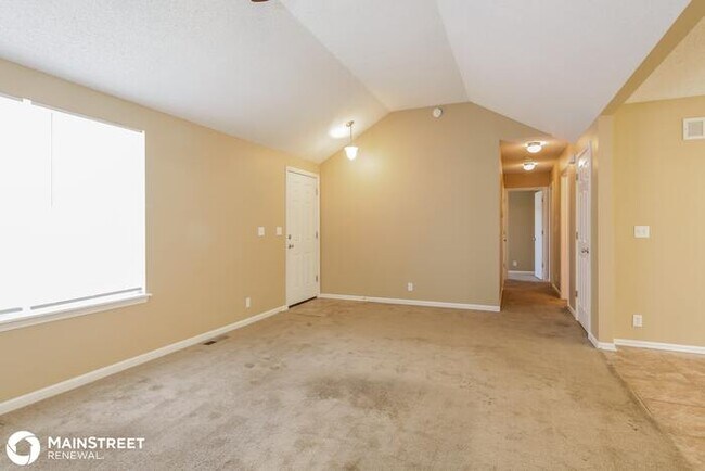Building Photo - 1411 NW High View Dr, Grain Valley, MO 64029