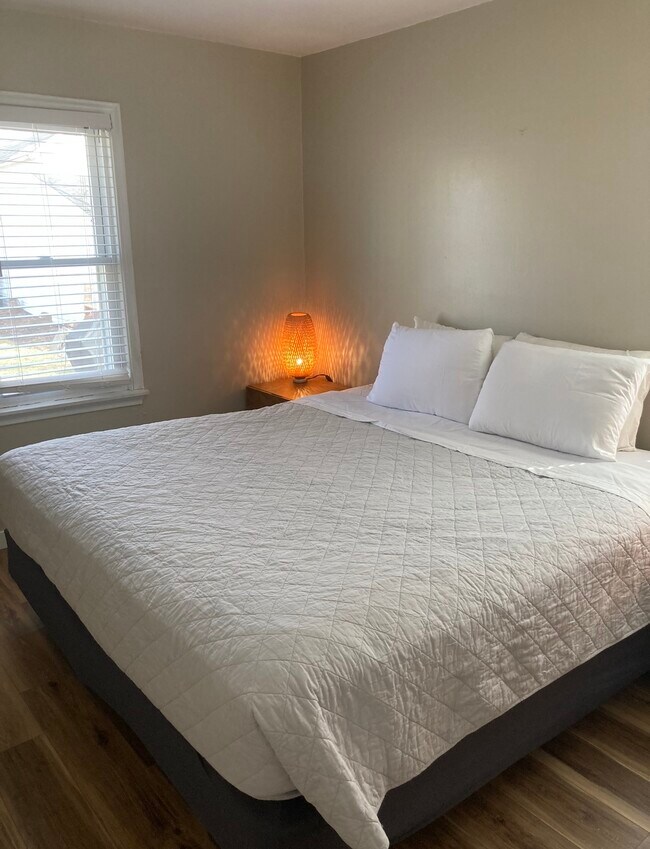 Building Photo - 3323 Bryant Ave S