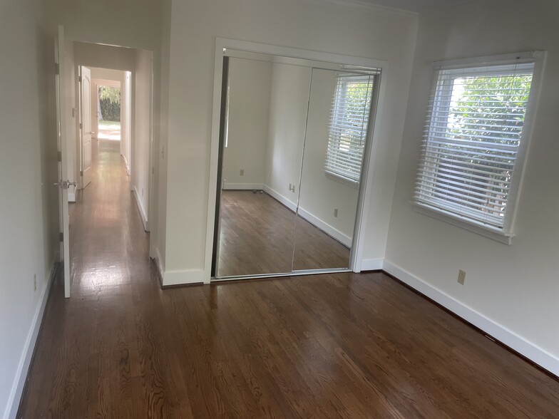 Building Photo - 1523 Carmona Ave