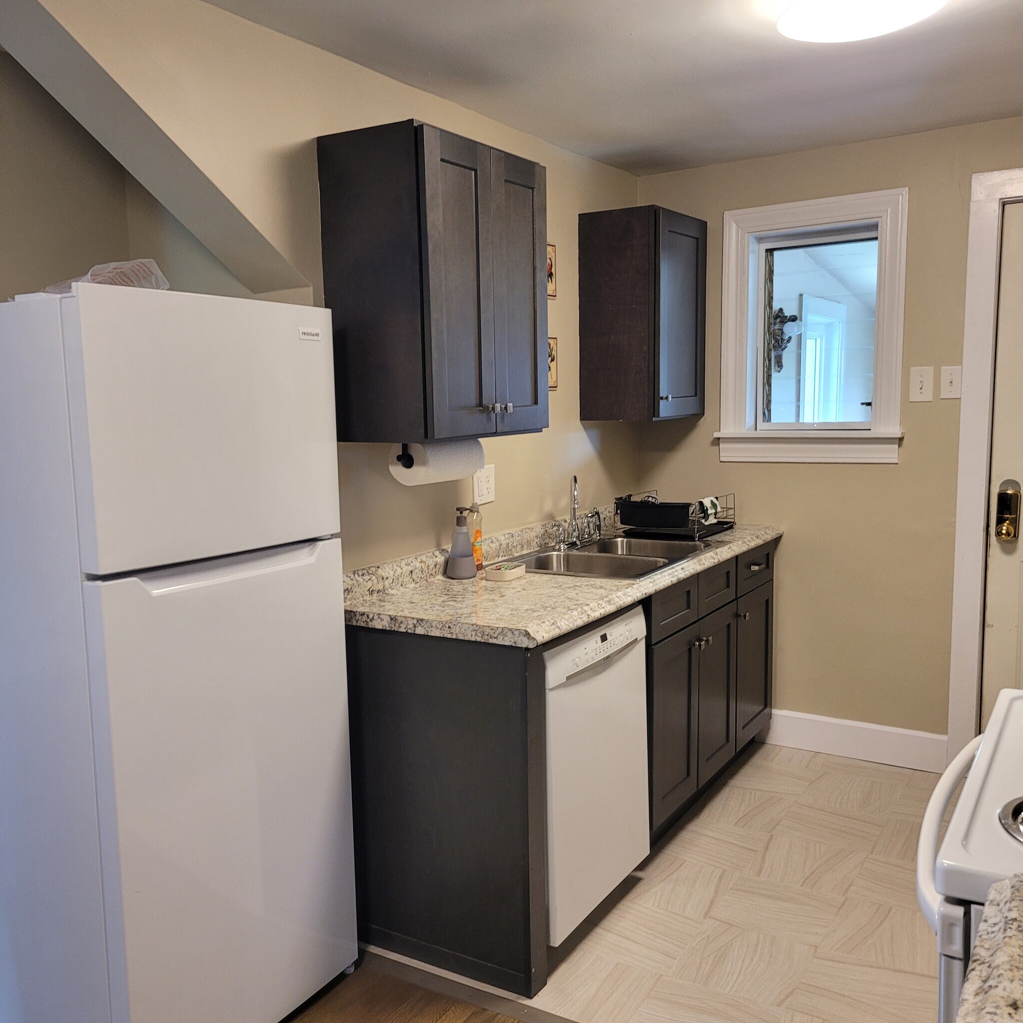 Brand new refrigerator and Bosch dishwasher - 1235 Gardners Neck Rd