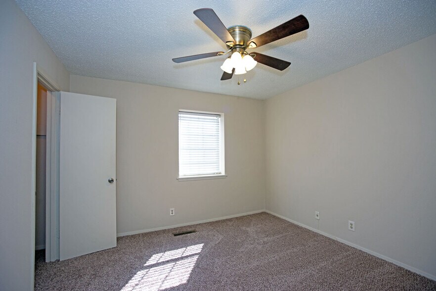 Building Photo - 114 E Amherst Dr