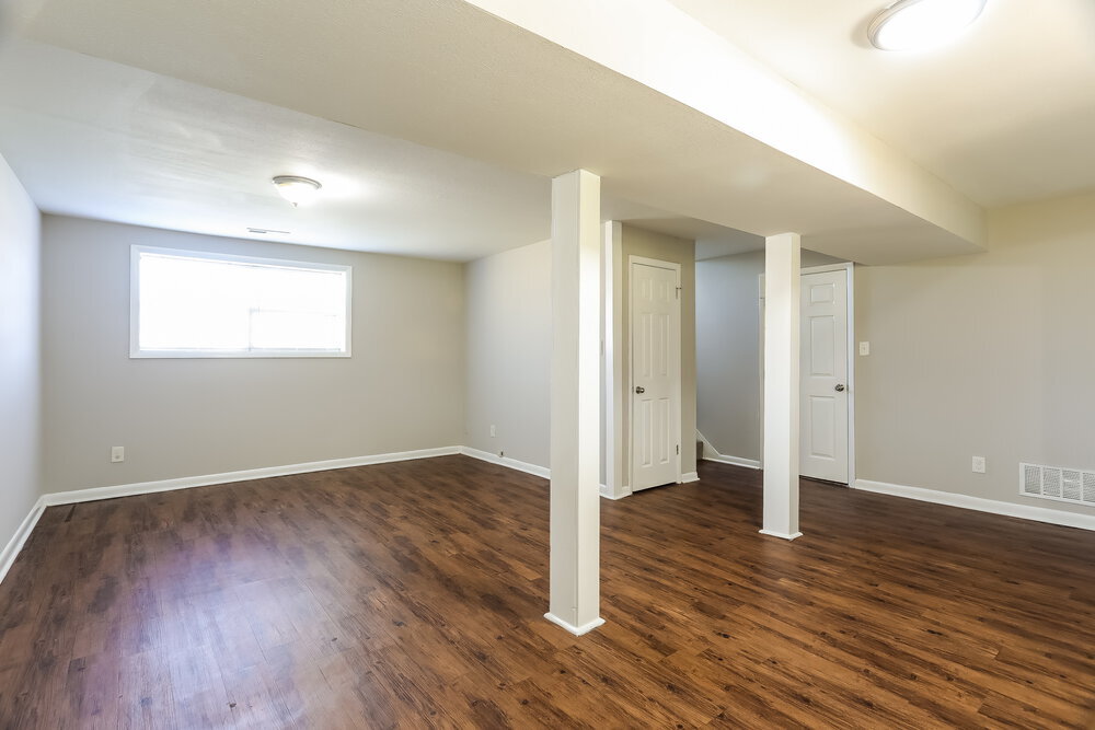 Building Photo - 909 Country View Dr NE